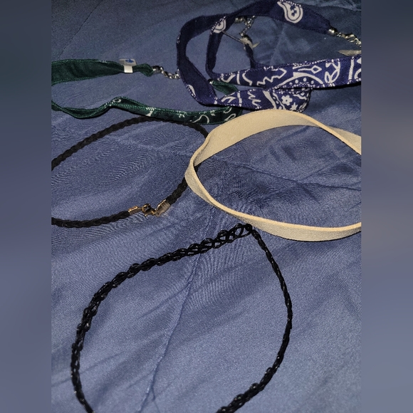 Assorted chokers - Picture 2 of 2